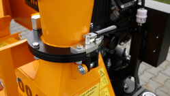 Щепорез бензиновый на шасси с тормозной системой  LS 100/27 CB